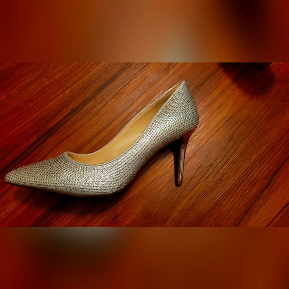 Jessica Simpson Pump - Picture 2 of 2
